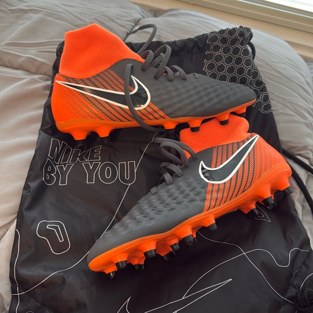 NEVER WORN!!! unisex Nike Magista Obra 2 DF FG soccer cleat